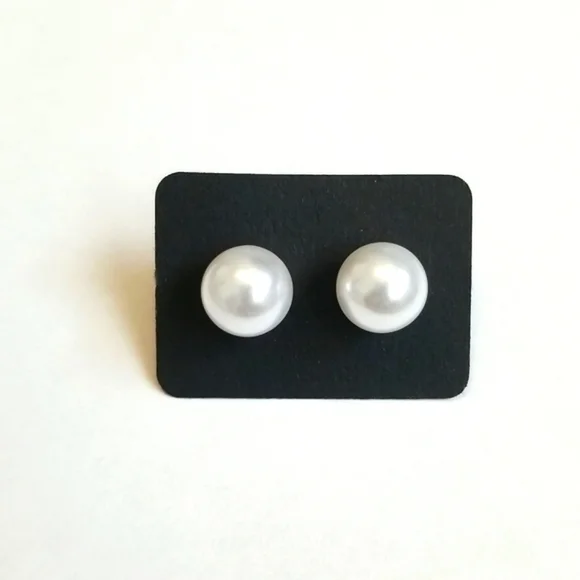 3 for $15 Large Pearl Colored Stud Earrings - Picture 1 of 3